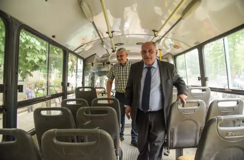 El municipio presentó un micro para el traslado del personal