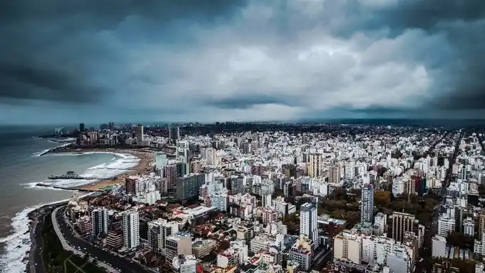 Tras las altas temperaturas llegaron las nubes y la lluvia a Mar del Plata.