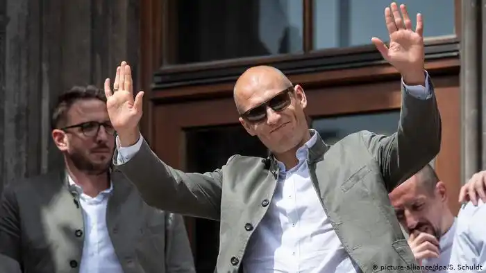 El futbolista holandés Arjen Robben se retira a sus 35 años