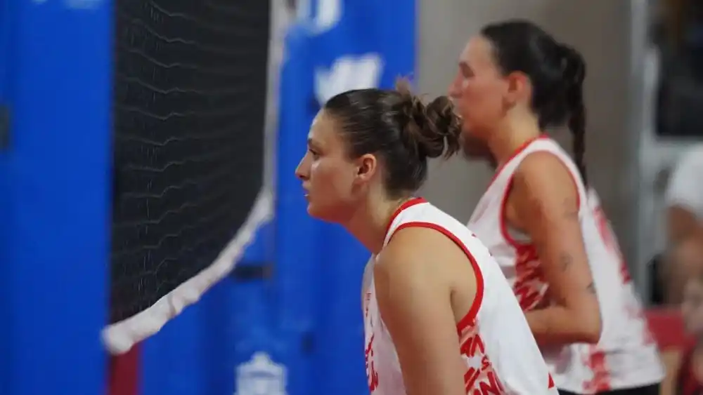 Las chicas del "santo" van por todo.