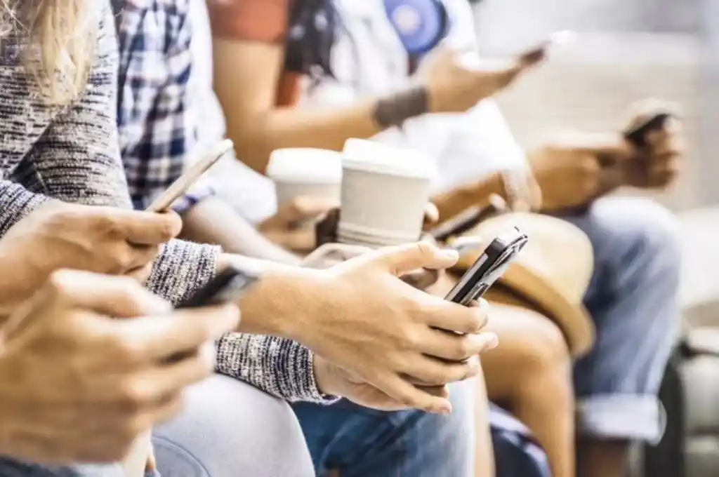 Autorizan subas en tarifas de televisión paga, telefonía e internet de 4,5% mensuales