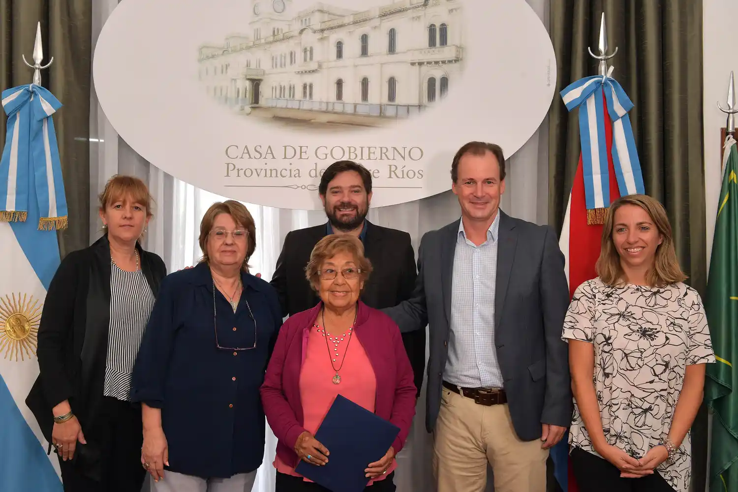 Reconocen a Edila Ferreyra, una entrerriana de 82 años que obtuvo su título secundario