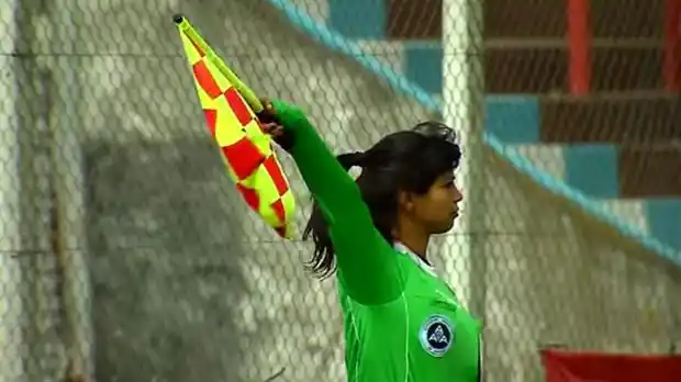 Violencia de género: Jugador de Deportivo Merlo le pegó a una jueza de línea tras un partido