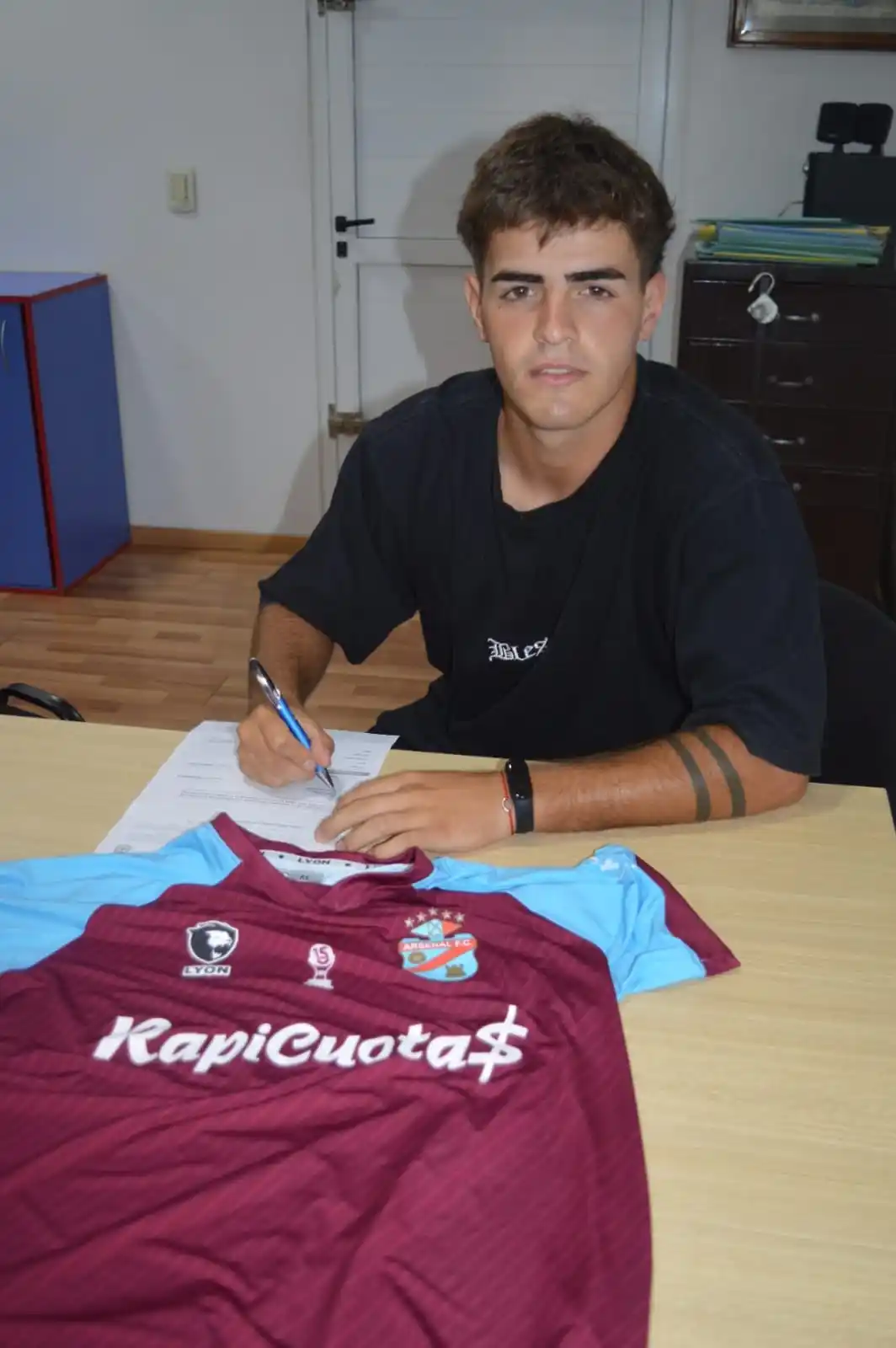 El chascomunense Tomás Sives debuta este sábado con la camiseta de Arsenal frente a San Lorenzo