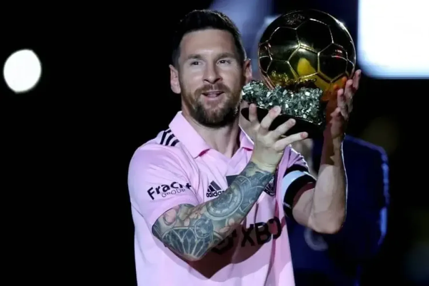 Messi donó su octavo Balón de Oro al museo de Barcelona