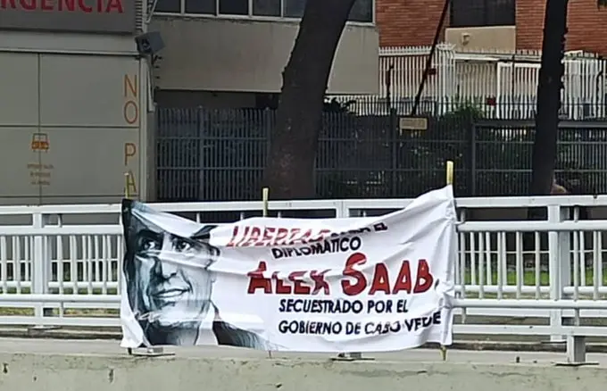 COLMO DEL CHAVISMO: pegan afiche en Caracas para exigir libertad de Alex Saab