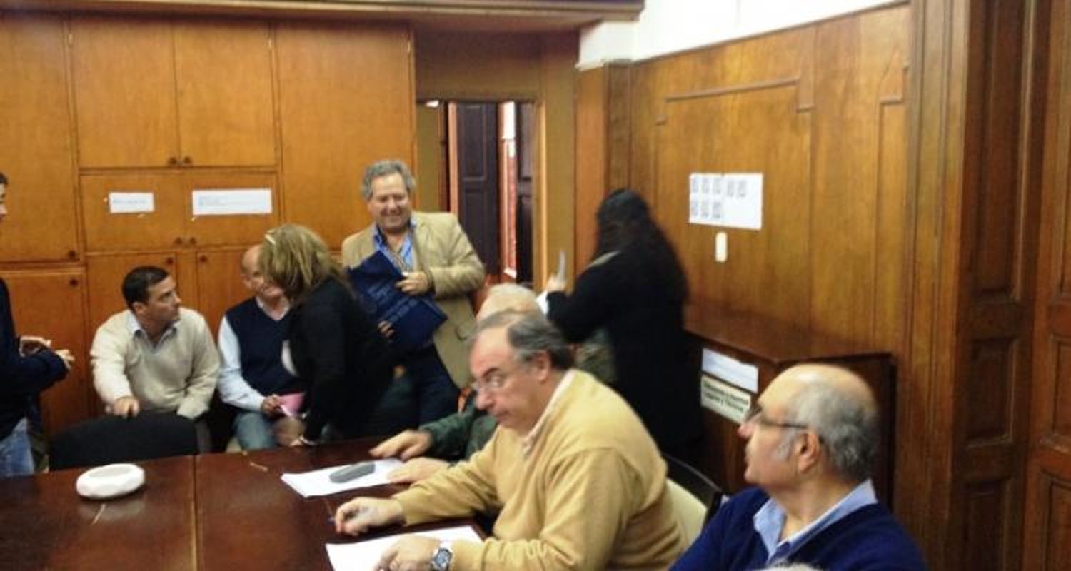 Comité de Crisis: Parzon propone “actualizar las tasas” para que cobren los trabajadores