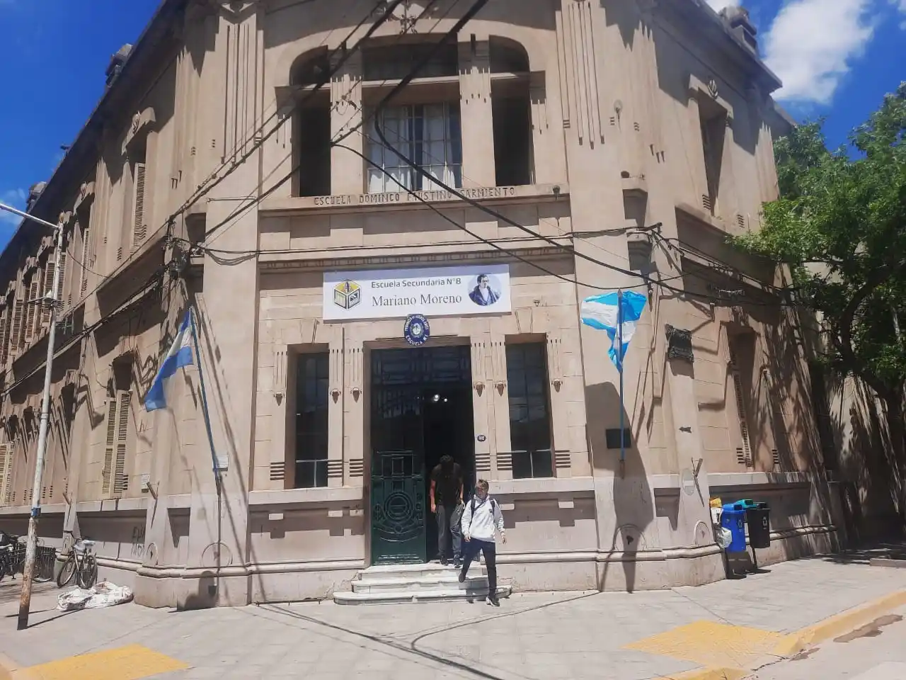 El cartel fue colocado este viernes.