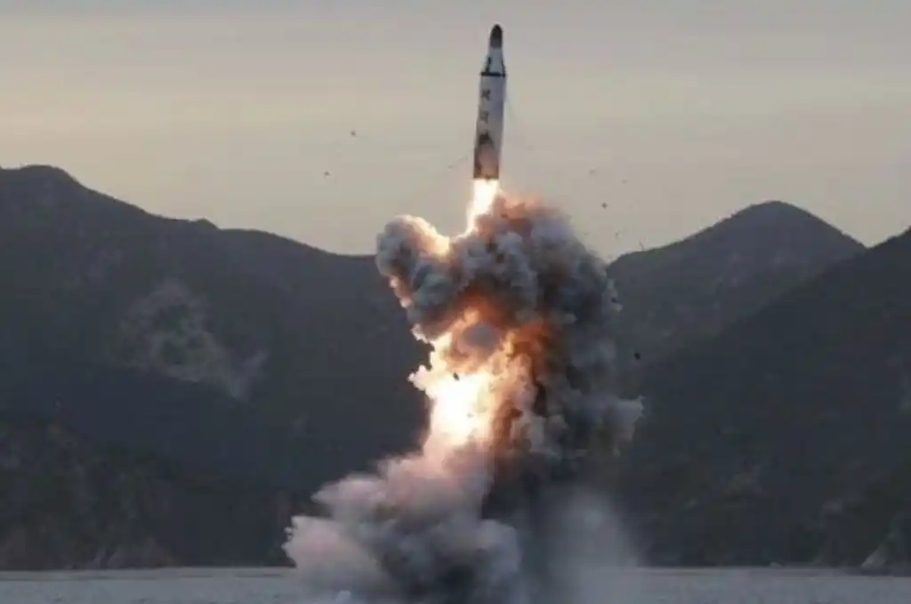 Corea del Norte lanzó al menos 23 misiles, uno muy cerca de las aguas territoriales de Corea del Sur