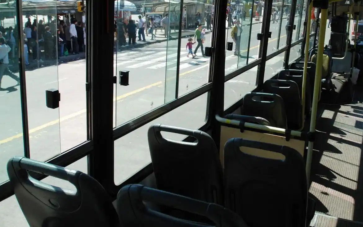 Terminó el paro de colectivos en el AMBA, pero el conflicto continúa