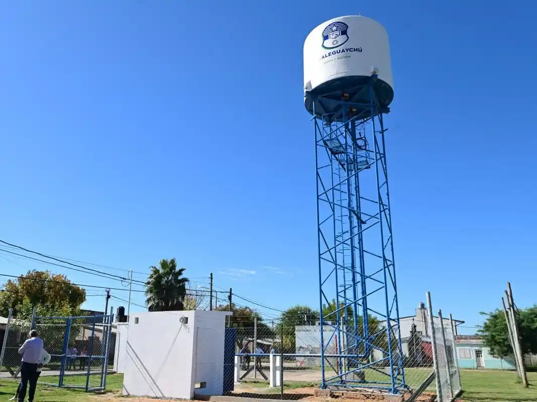 Se puso en funcionamiento el tanque de agua del barrio Molinari