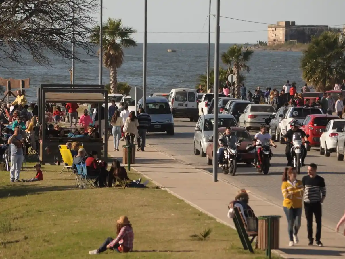 Con ocupación plena, Miramar ya  deriva turistas a localidades vecinas   