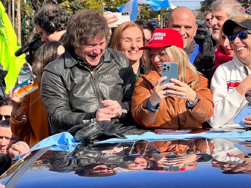 Milei y Píparo, siguen de caravana por la Provincia.