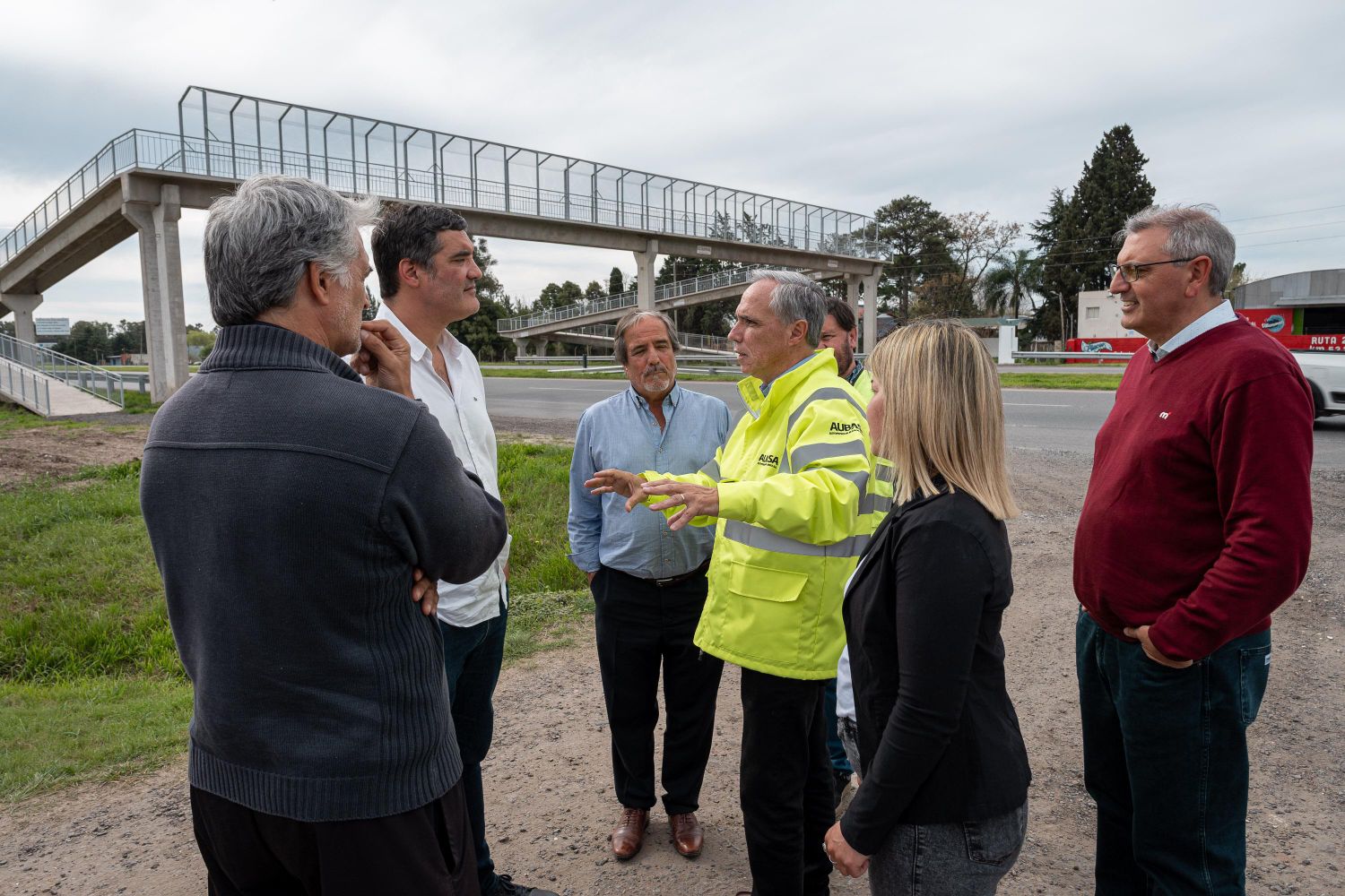 Con la presencia del intendente Raitelli, inauguran una pasarela peatonal clave sobre la Autovía 2 en Brandsen