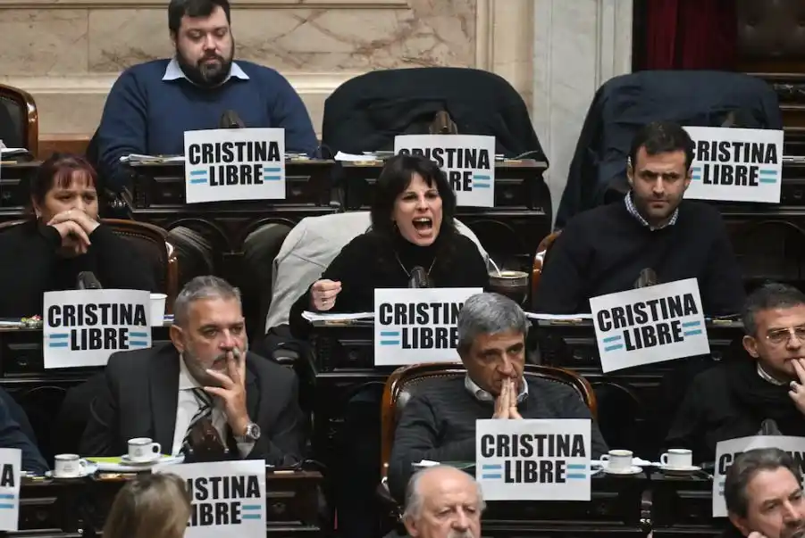 Diputados: la sesión por el Garrahan y Universidades se levantó en medio de insultos entre el oficialismo y la oposición