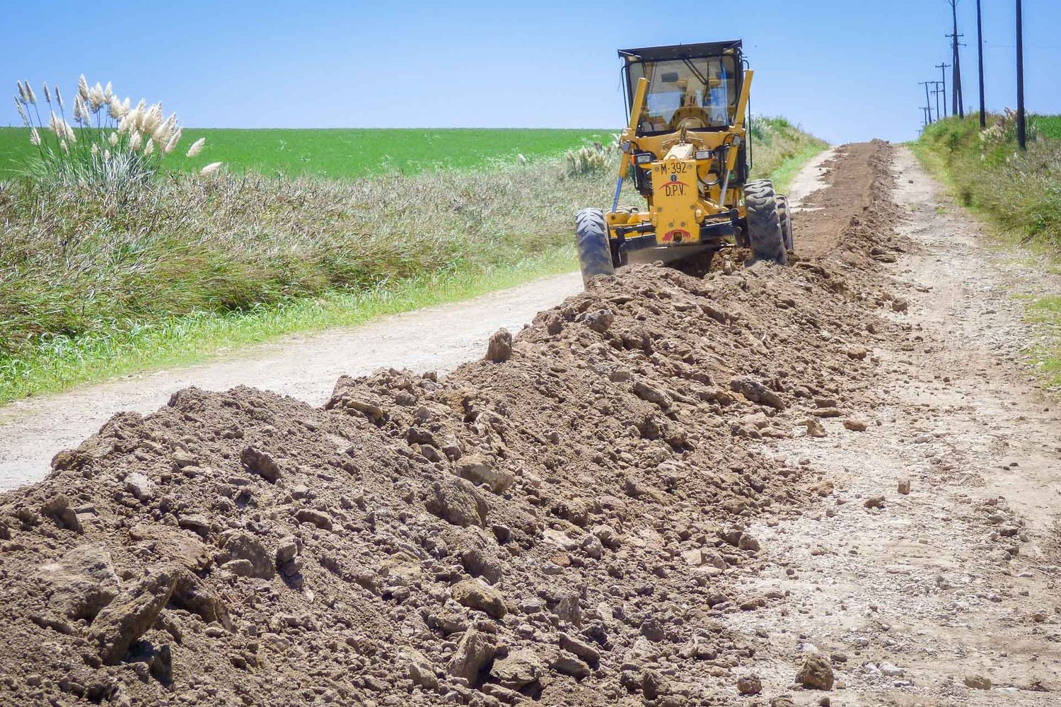 Consolidan con material calcáreo el acceso a Aldea Grapschental