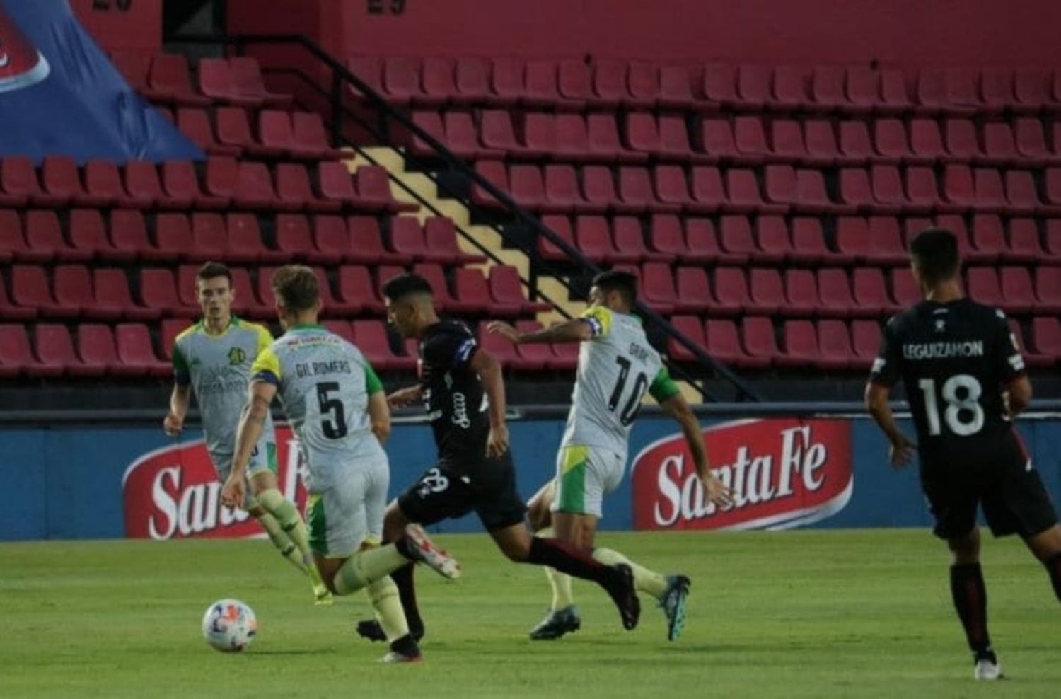 Aldosivi se volvió sin nada de Santa Fe