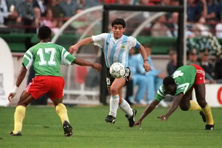 Hace 32 años Argentina debutaba con derrota contra Camerún y llegó a la final: Similitudes y diferencias con Qatar