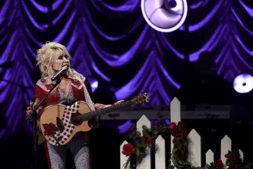 Dolly Parton fue considerada más que una estrella country. Foto AFP