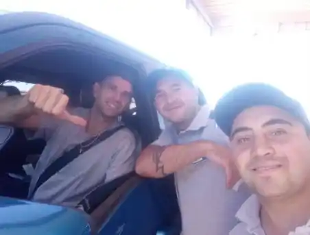 “¡Mirá que te lleno el tanque!", dos playeros de Napaleofú le cargaron nafta al Dibu Martínez