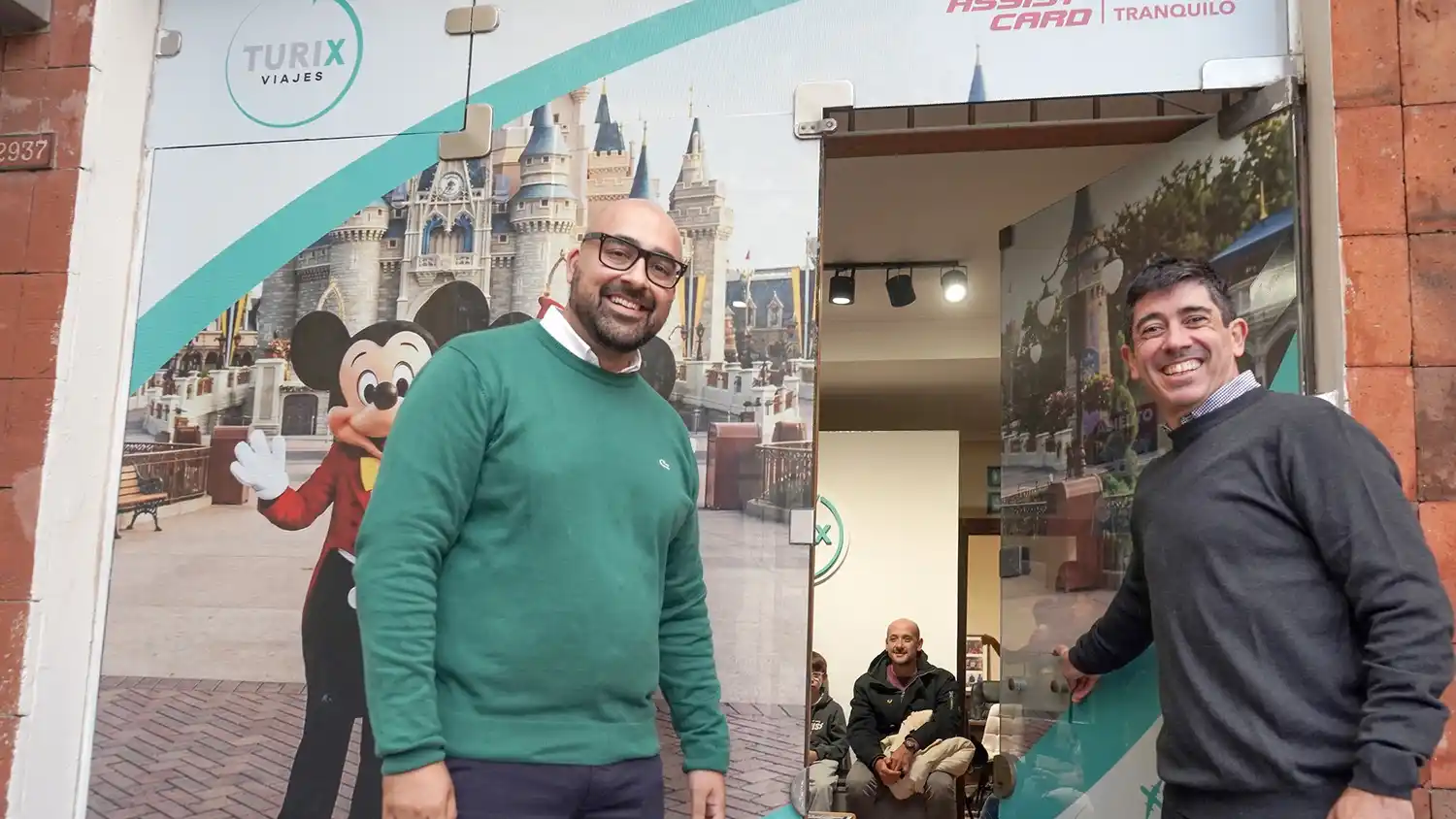 Nueva agencia turística en 55, entre 64 y 66