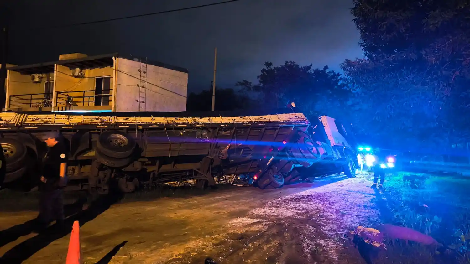 Barrio Sagrado Corazón: un camionero alcoholizado terminó en una zanja