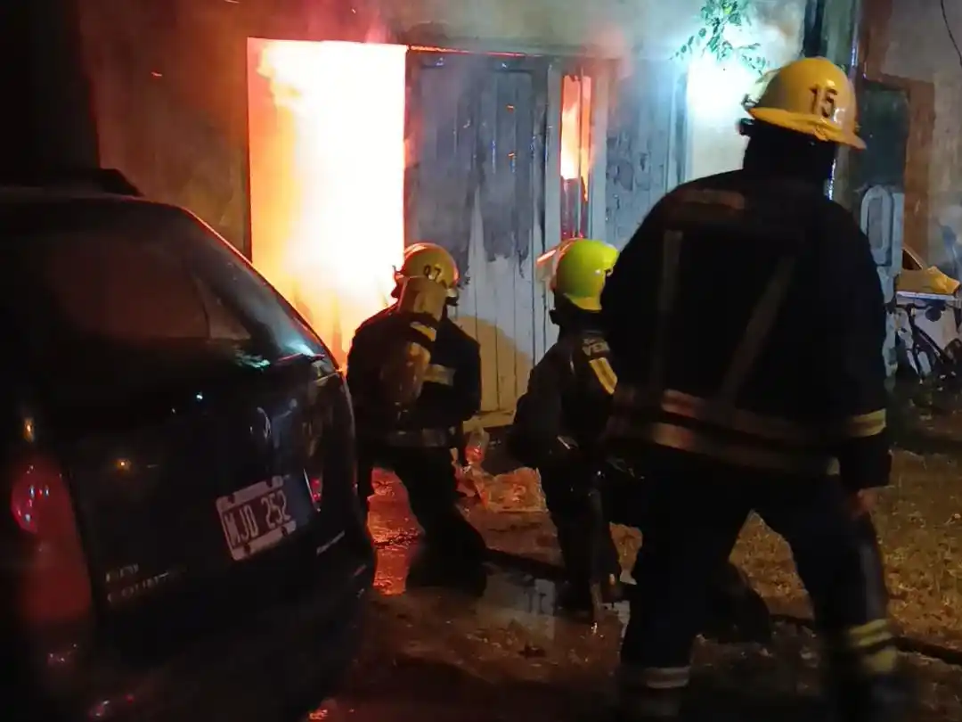 Las llamas arrasaron con el garaje.