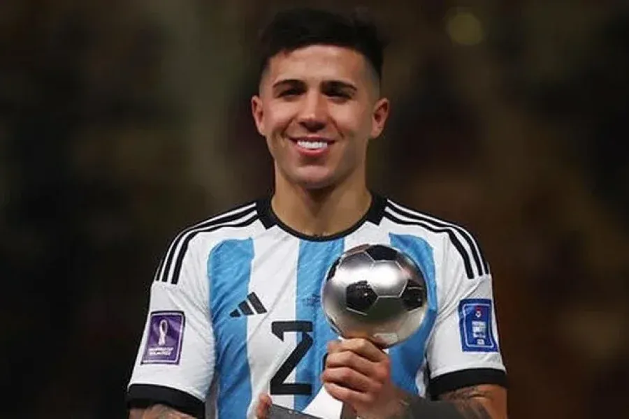 Enzo Fernández podría jugar en Manchester United