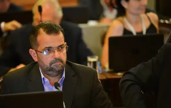 Kneeteman presentó un proyecto de ley para crear una Policía de Ambiente