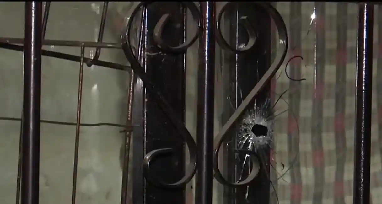 La pesadilla de una mujer que le balearon la casa en zona oeste: “¿Qué están esperando que nos maten a todos?”