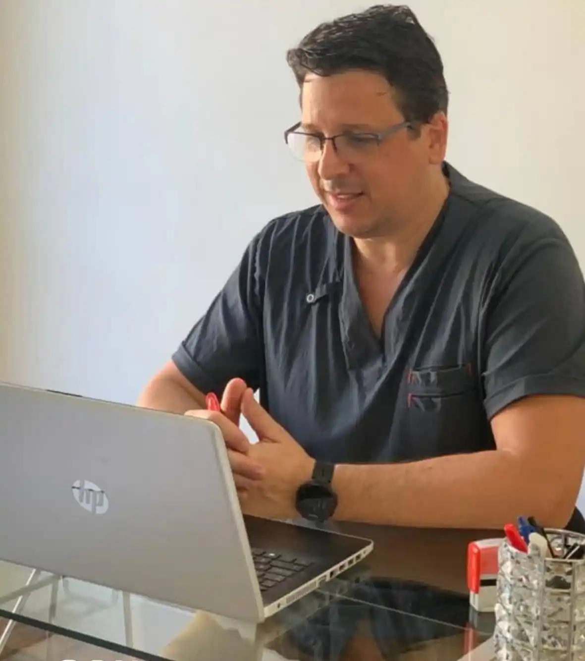 “El coronavirus ‘es muy inteligente’, cambia y muta mucho”, indicó el neurólogo Jorge Marche