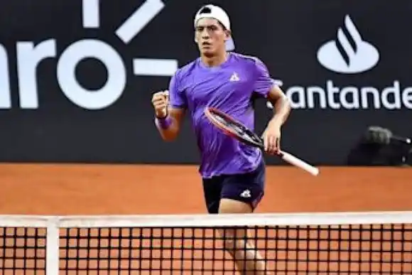 Báez derrotó a Díaz Acosta, en duelo entre argentinos