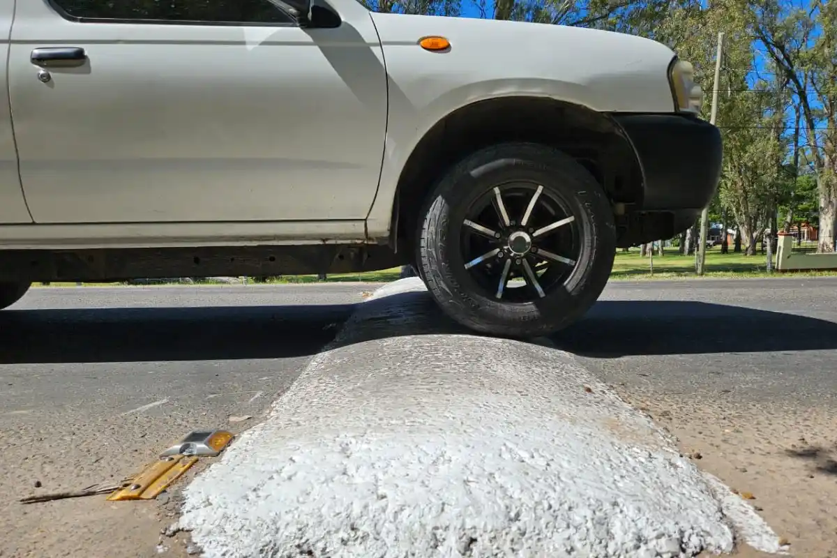 Siguen colocando reductores de velocidad por toda la ciudad: pusieron nuevos en una zona muy transitada