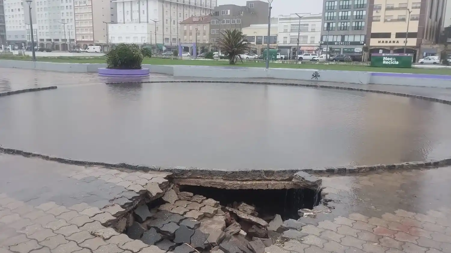Se hundió una parte de la Rambla