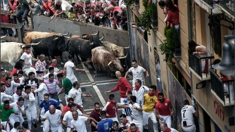Volvió la fiesta de San Fermín en Pamplona y 5 personas terminaron en el hospital
