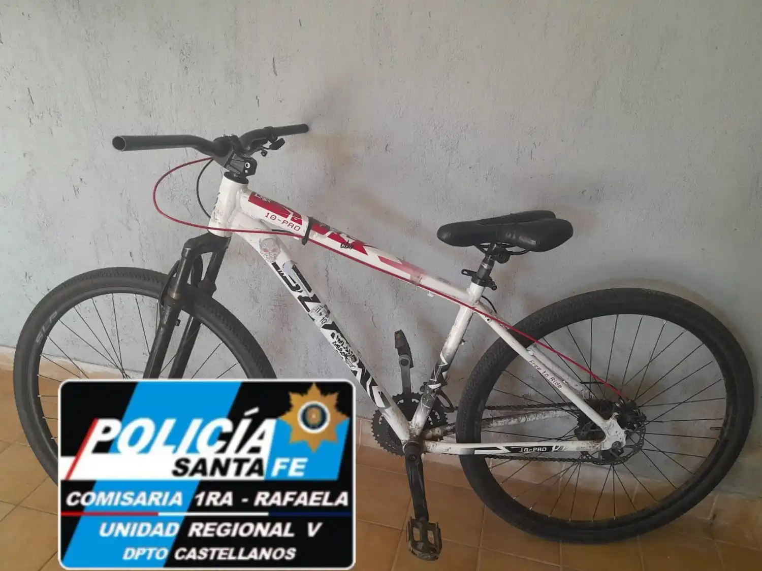 Dejó la bicicleta sin candado en pleno centro y se la robaron: las cámaras detectaron al ladrón