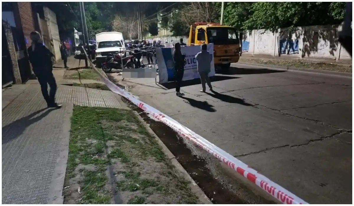 Lomas de Zamora: Quisieron robarle la moto, intentó escapar pero chocó y su esposa terminó muerta