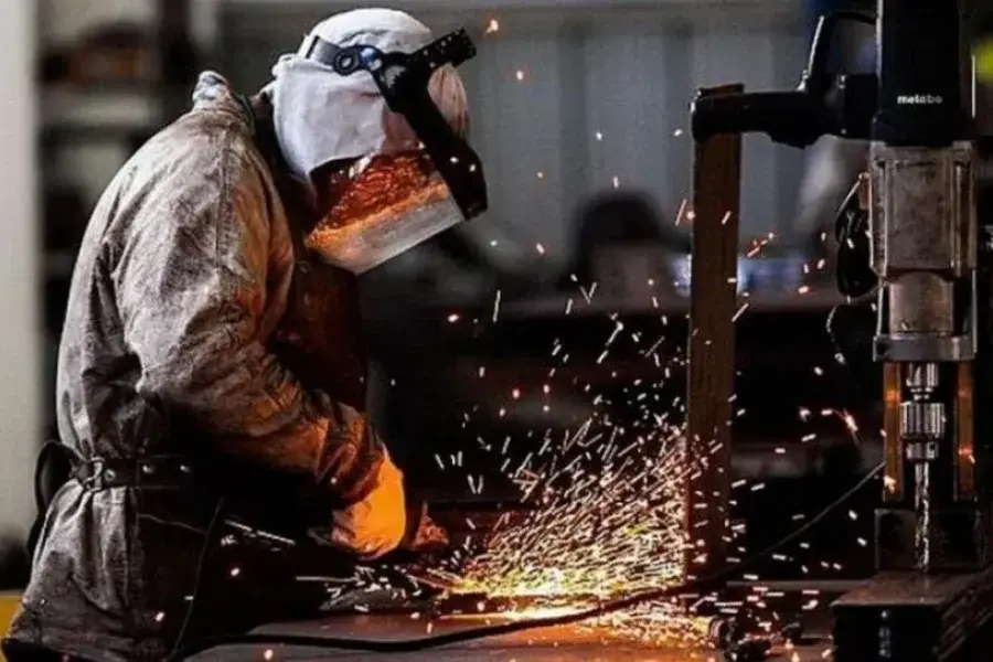 La industria ya cumple casi un año de derrumbe: cuáles son los sectores más afectados y qué puede ocurrir con el empleo