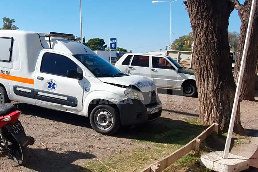 FOTOS | Fuerte accidente en cadena en la RN34: una unidad de traslado y un auto de Gendarmería Nacional involucrados