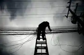 Operarios de la Cooperativa Eléctrica continúan trabajando en las consecuencias de la tormenta