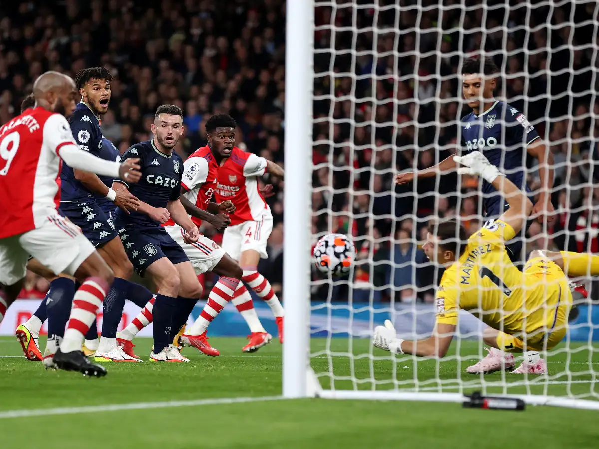 Premier League: perdió el equipo de "Dibu" Martínez