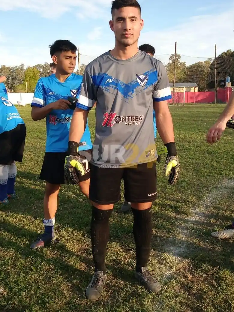 Rivadavia ganó con gol de su arquero y es nuevo líder en su zona