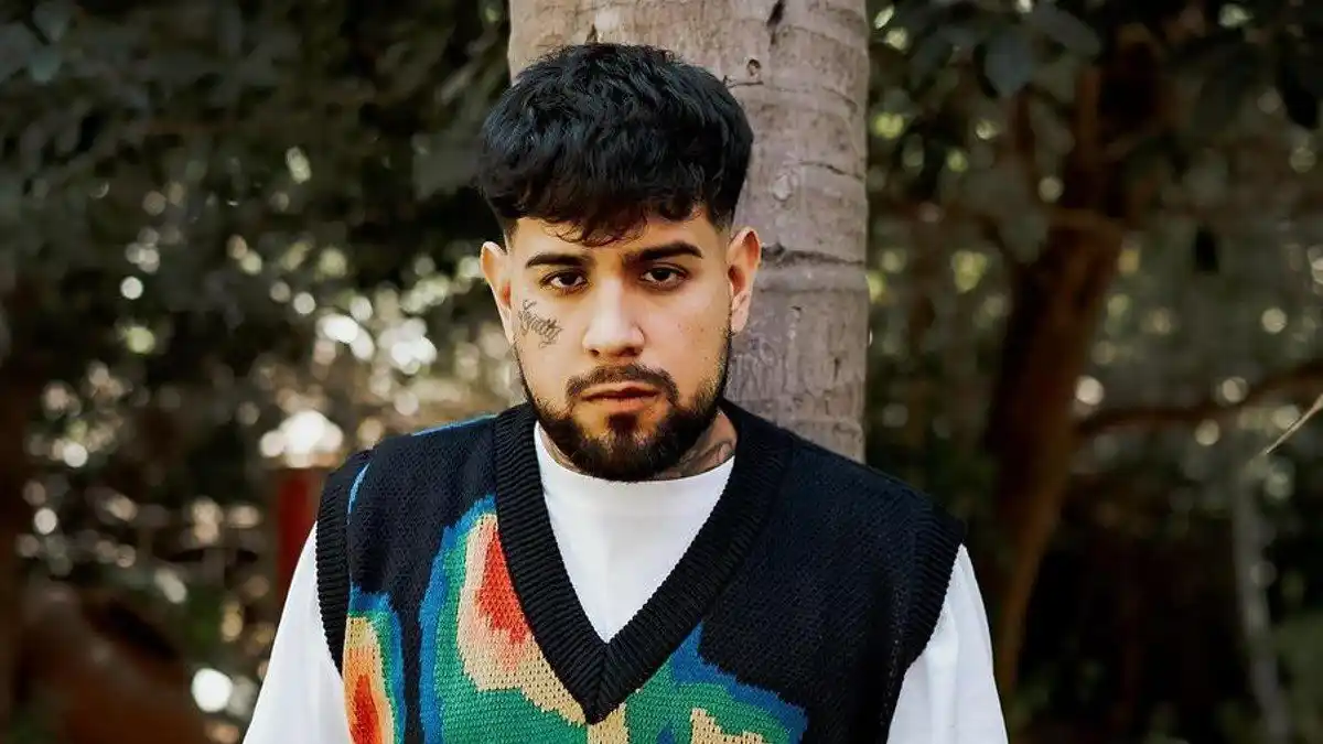 Reguetonero chileno es tiroteado mientras manejaba