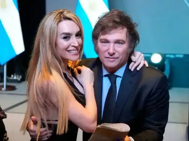 La separación se oficializó en abril de 2024, debido a la compleja agenda del mandatario y el éxito profesional de la artista.