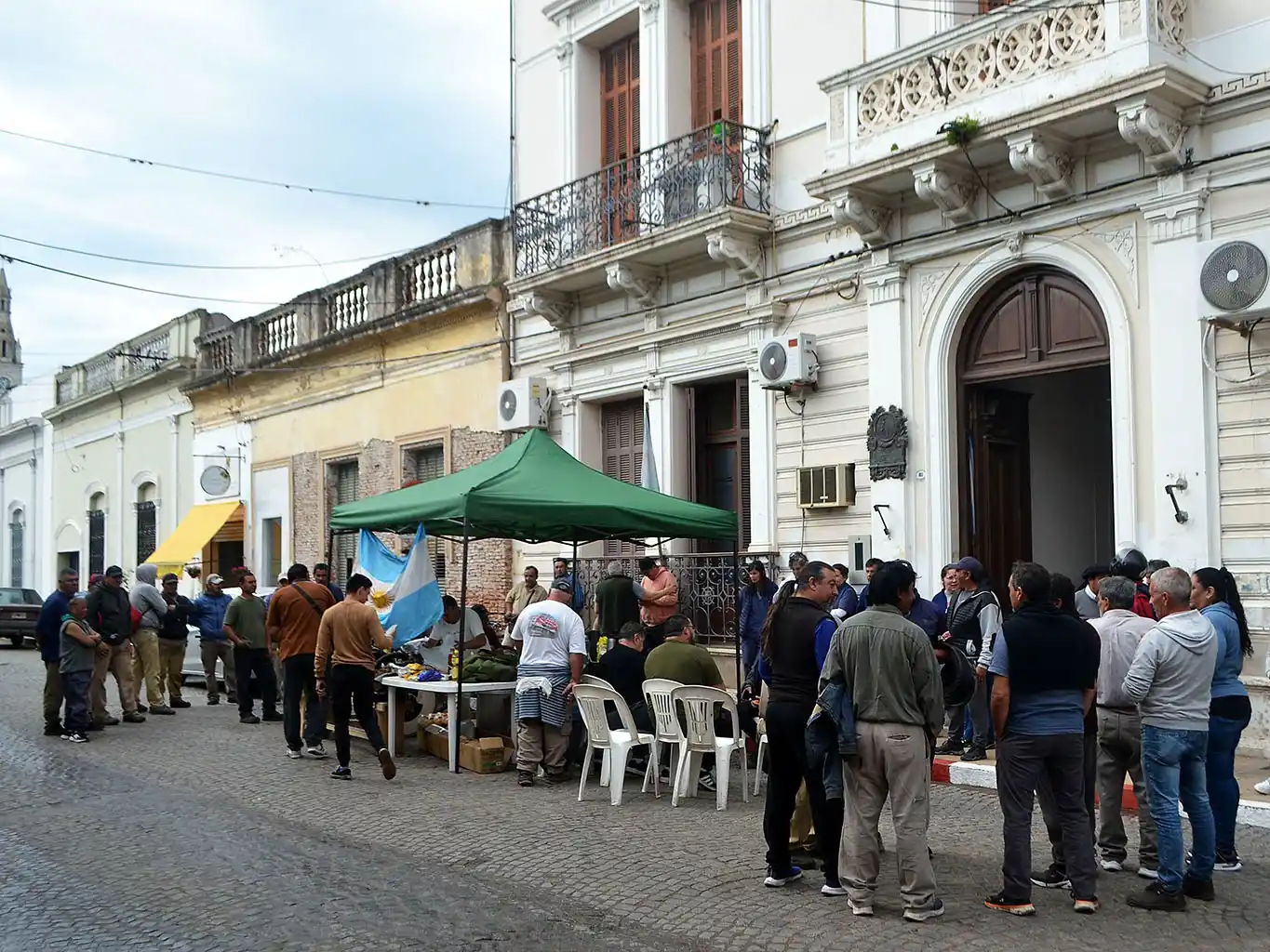 Empleados municipales reclaman un 35% de aumento salarial y el conflicto sigue sin acuerdo