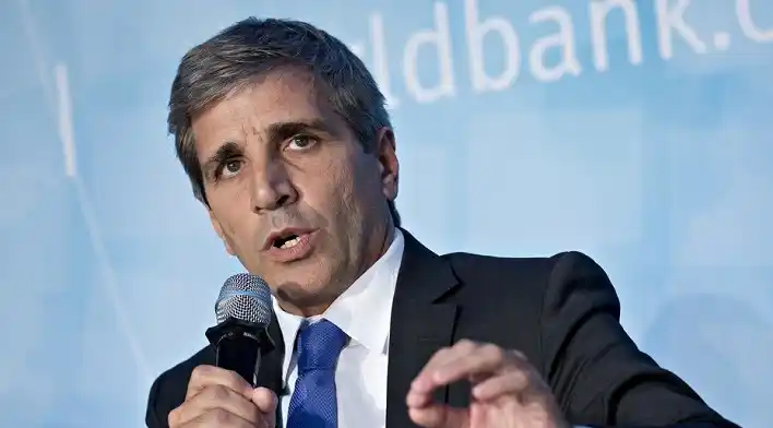 Caputo afirmó que la dolarización y el cierre del BCRA siguen siendo banderas del Gobierno