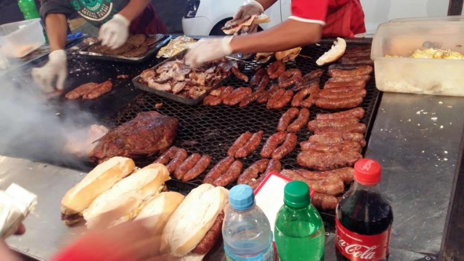 Brote de intoxicaciones: La Plata intensifica controles de venta de choripanes en el Estadio Uno