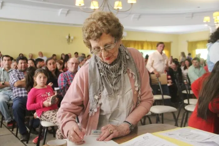 Familias loberenses recibieron y firmaron 141 escrituras