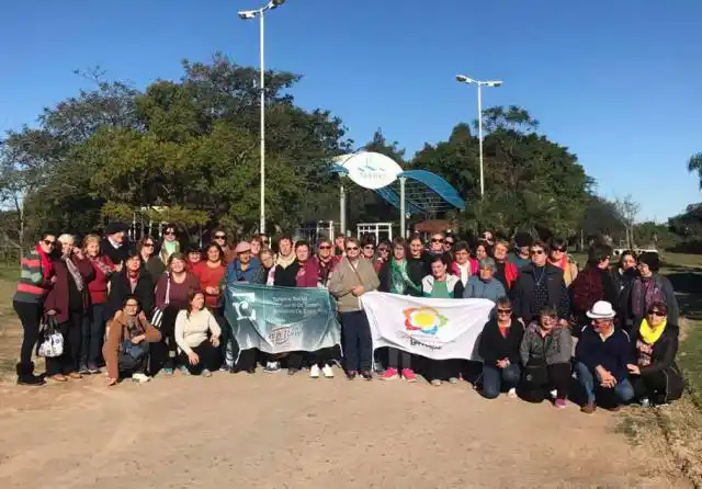 La colonia de abuelos viajó a las termas de La Paz