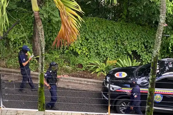 Se agrava la situación en Venezuela: fuerzas policiales del régimen chavista rodean la embajada argentina en Caracas